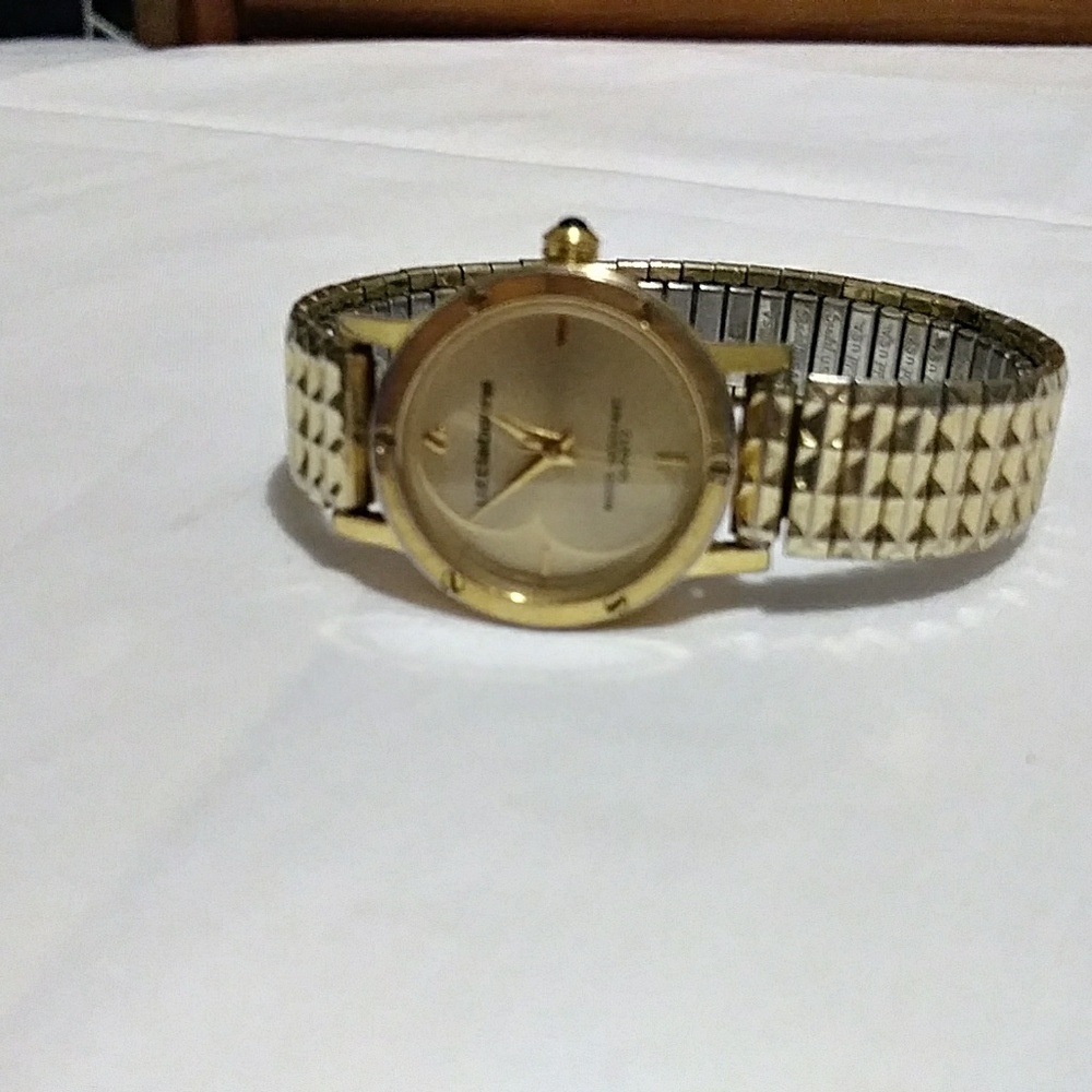 🛑 SOLD 🛑 Liz Claiborne gold ladies watch - Picture 4 of 5